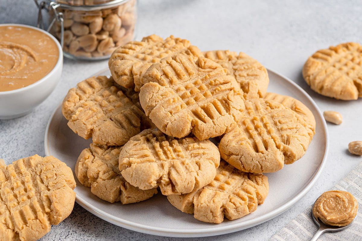 A plate of peanut butter cookies on top of a table.